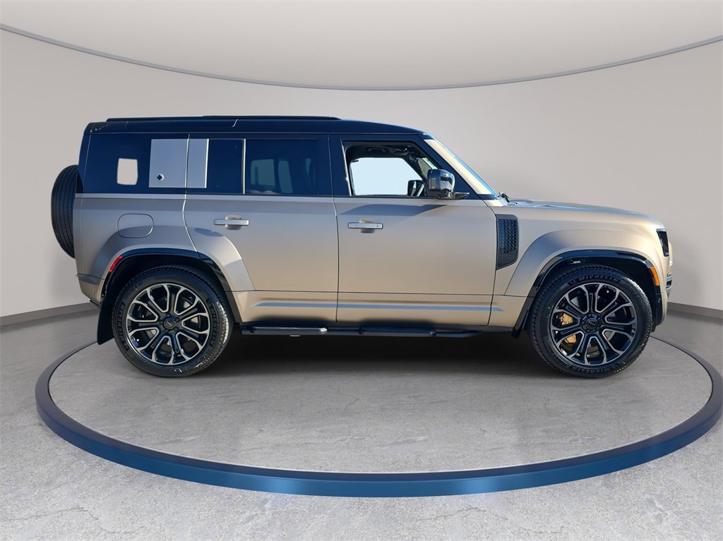 New 2026 Land Rover Defender 110 OCTA image 4