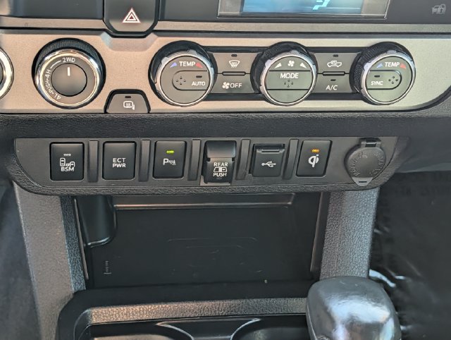 Used 2022 Toyota Tacoma TRD Off-Road w/ Technology Package AWD/4WD image 16