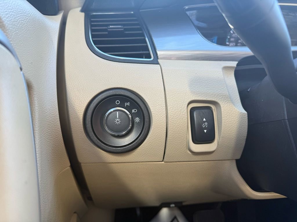 Used 2016 Ford Taurus SEL w/ Equipment Group 201A image 17