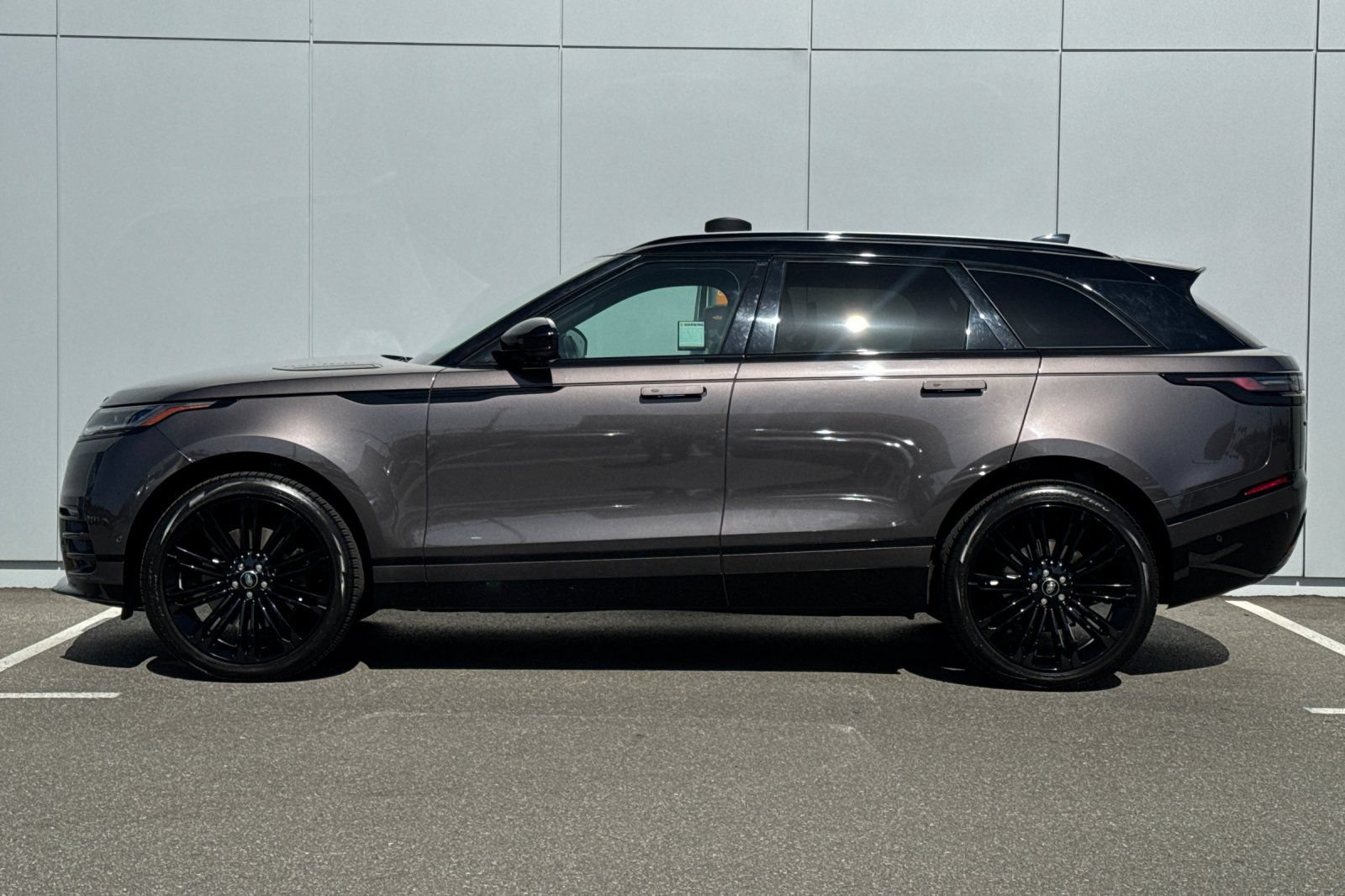 Certified 2026 Land Rover Range Rover Velar Dynamic SE AWD/4WD image 2