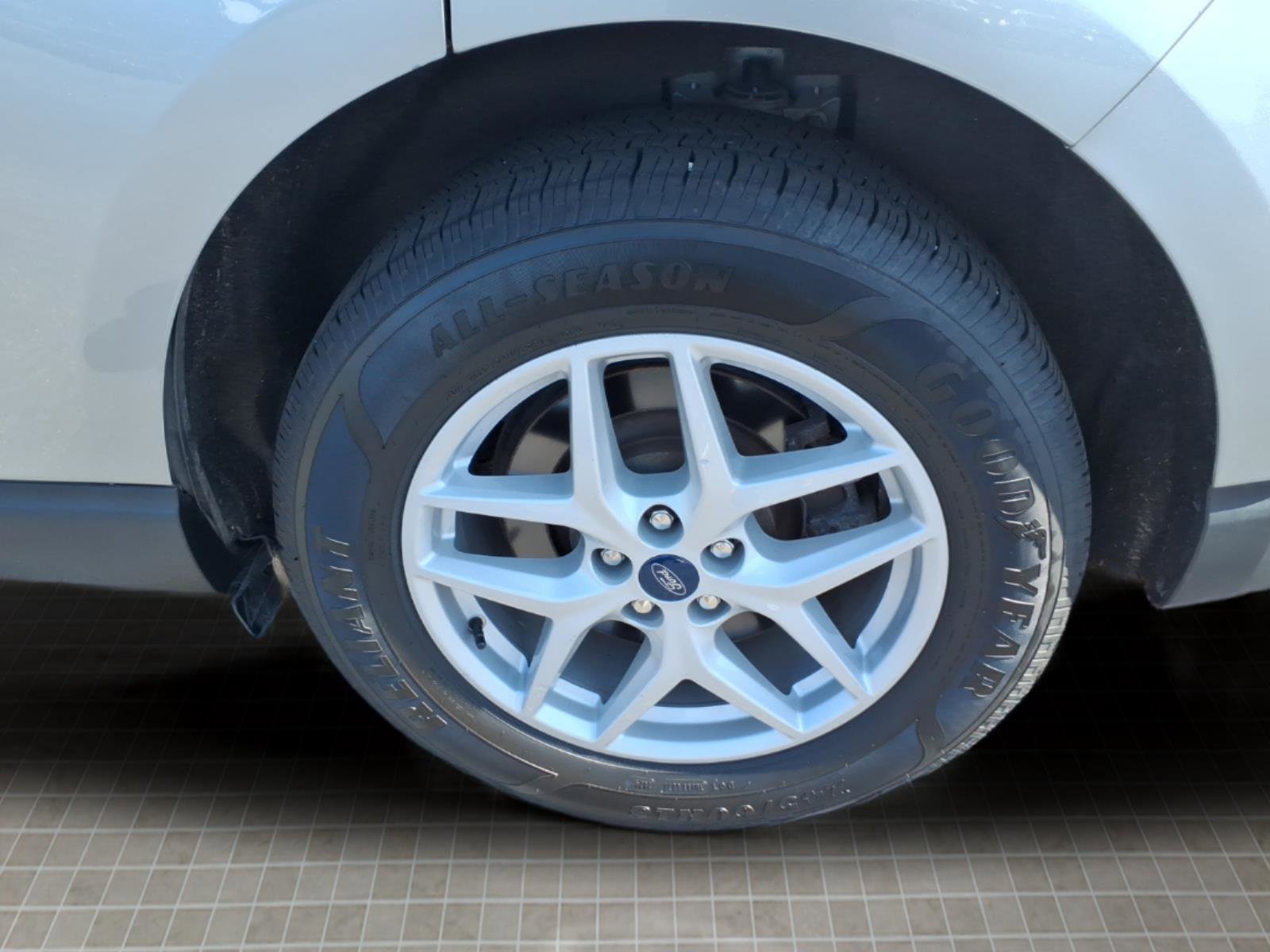 Used 2022 Ford Edge SEL image 12