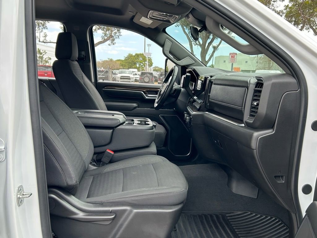 Used 2025 Chevrolet Silverado 2500 LT w/ Convenience Package image 46