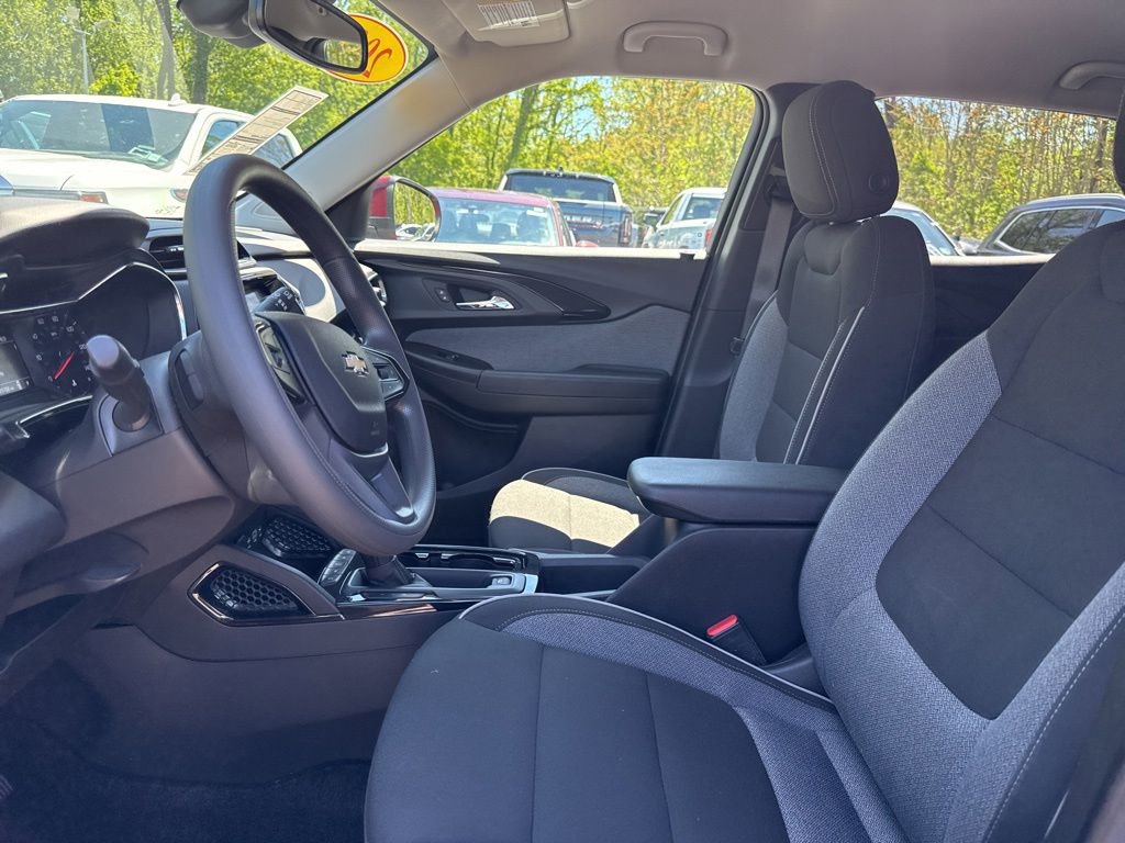 Used 2023 Chevrolet TrailBlazer LT w/ Convenience Package FWD image 9