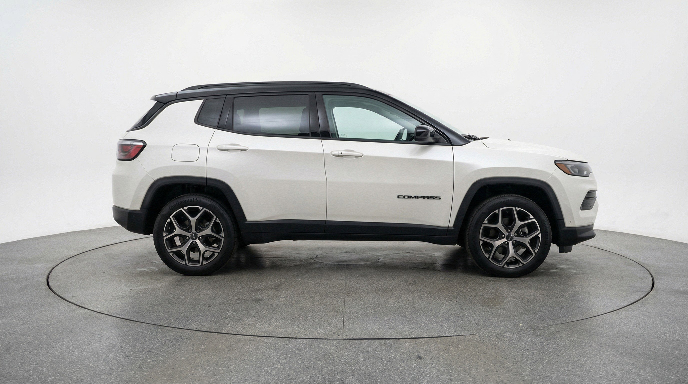 Used 2025 Jeep Compass Limited image 11