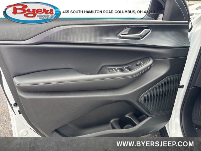 New 2025 Jeep Grand Cherokee L Altitude image 12