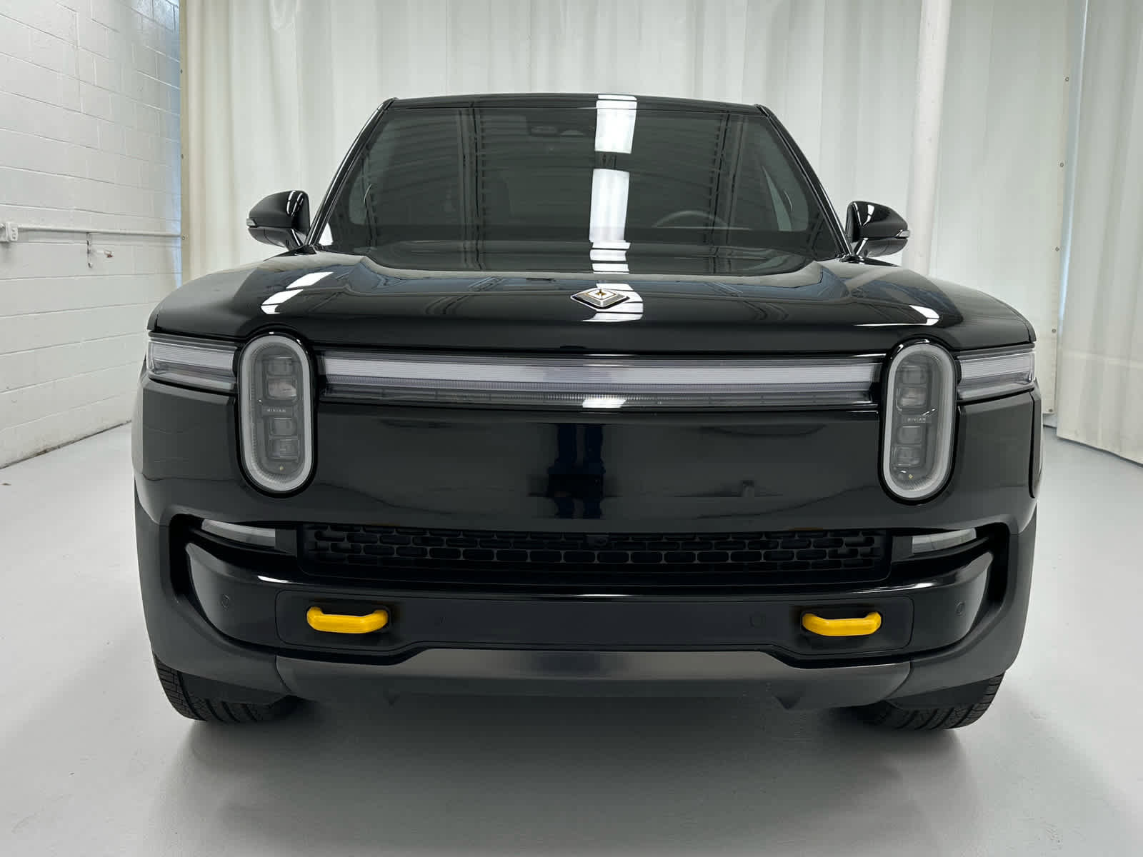 Used 2025 Rivian R1T Premium image 5