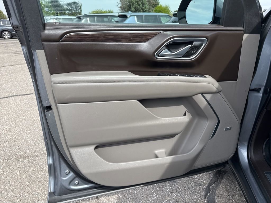 Used 2022 Chevrolet Suburban Z71 w/ Luxury Package AWD/4WD image 30