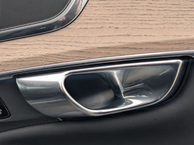 Used 2025 Volvo XC90 B6 Plus image 34