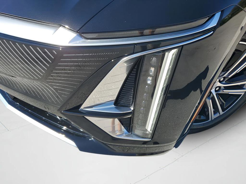 Used 2025 Cadillac Lyriq Luxury image 16