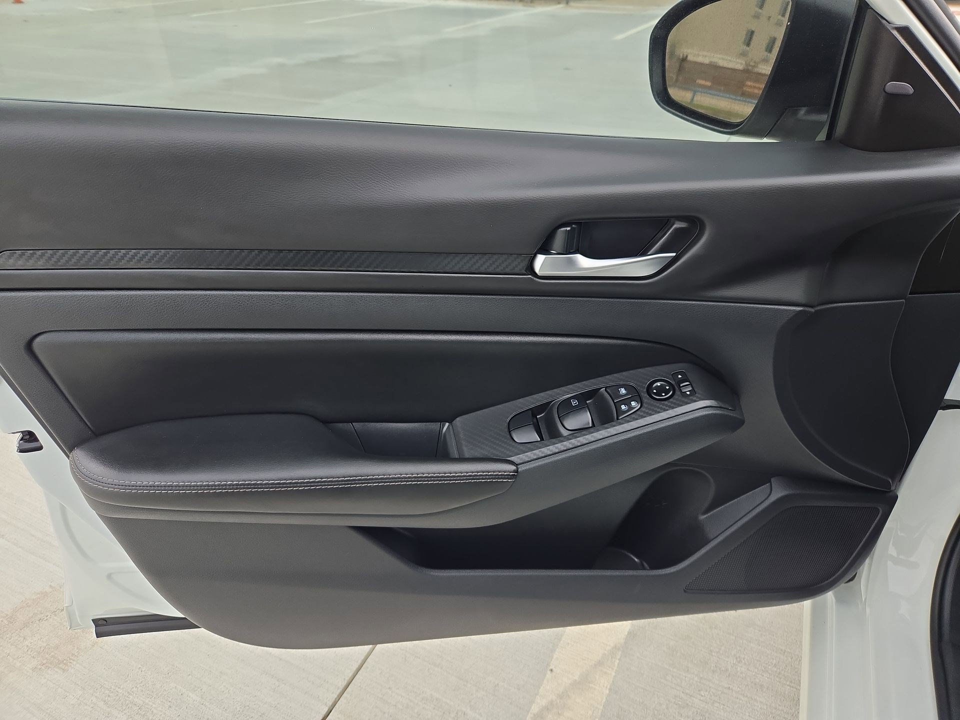 Used 2024 Nissan Altima 2.5 SV image 13