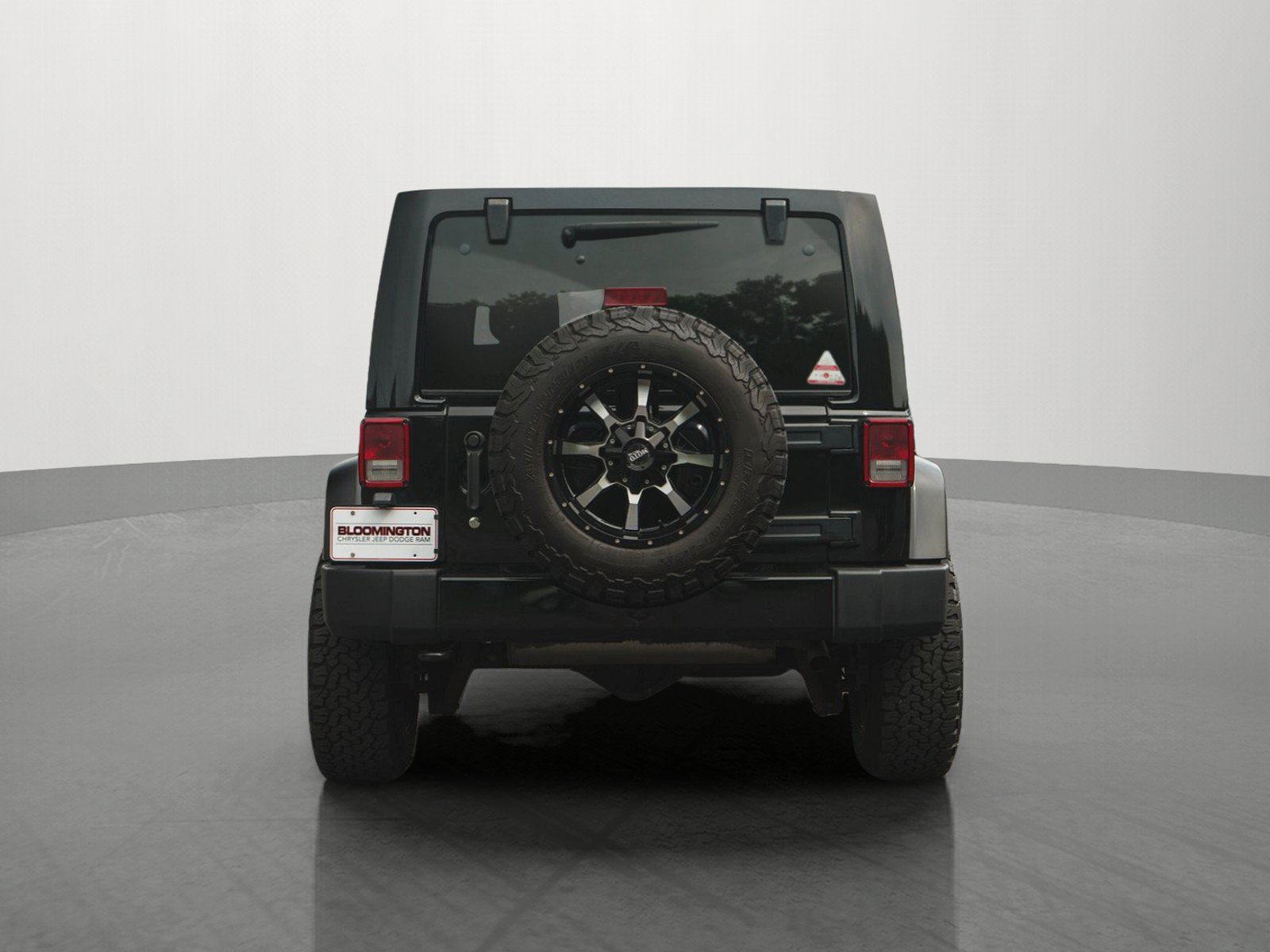 Used 2018 Jeep Wrangler Unlimited Sahara w/ Connectivity Group AWD/4WD image 6