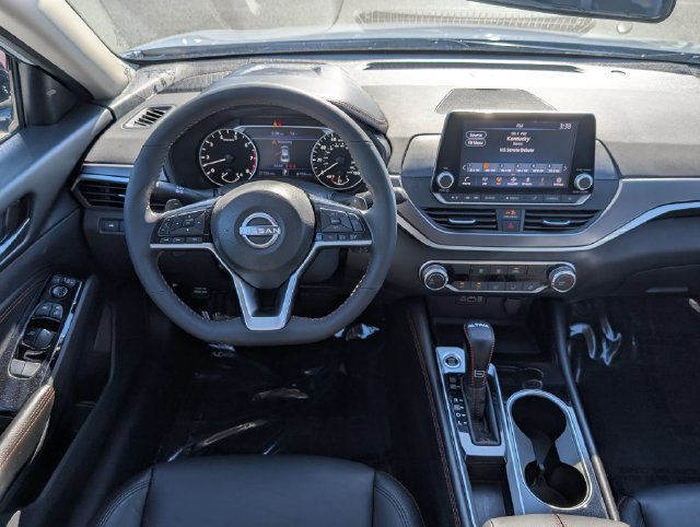 Used 2023 Nissan Altima 2.5 SR FWD image 17