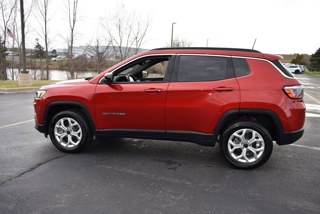 Used 2025 Jeep Compass Latitude image 7