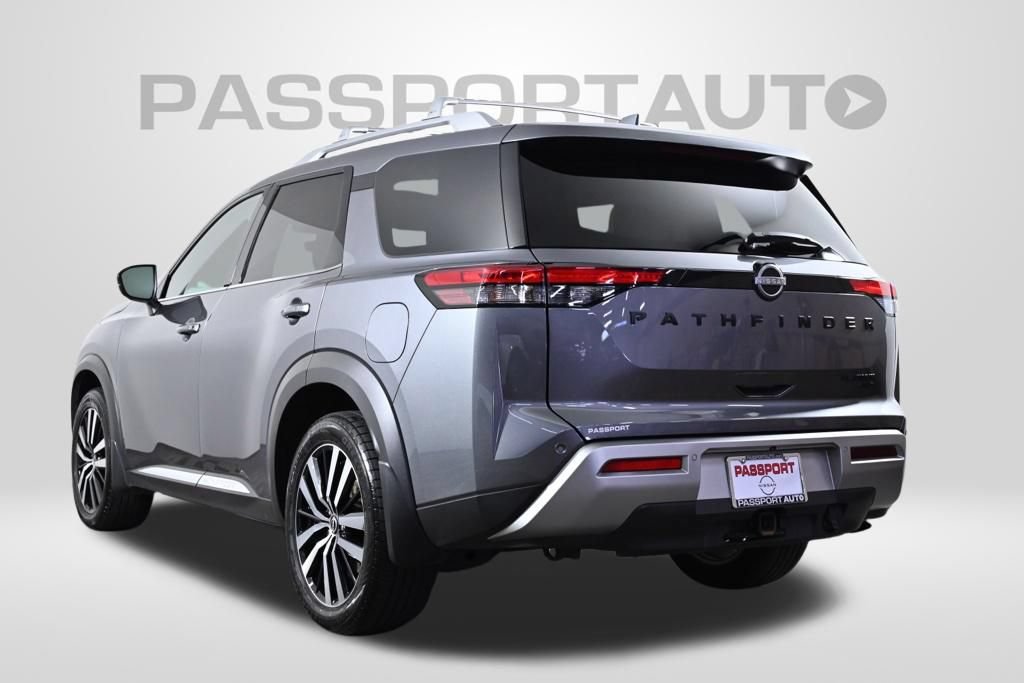 Certified 2024 Nissan Pathfinder Platinum w/ Black Appearance Package AWD/4WD image 6