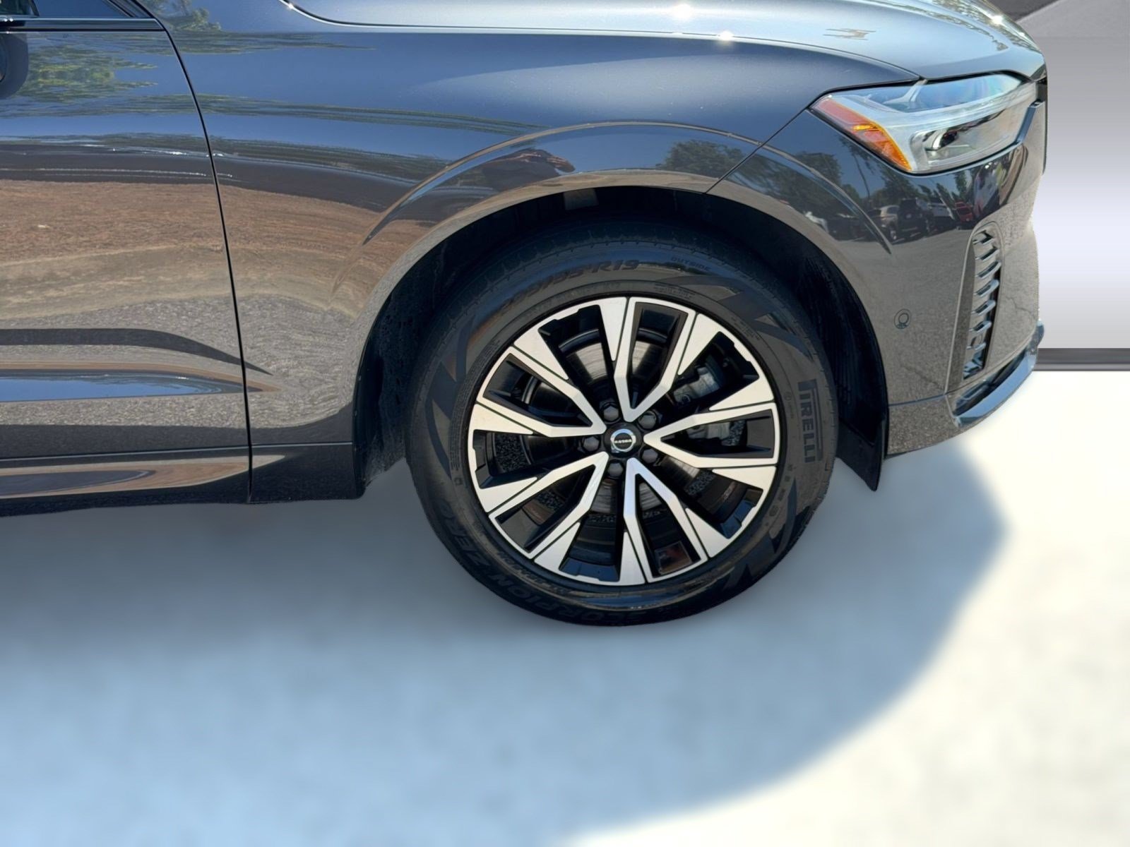 Certified 2024 Volvo XC60 B5 Plus w/ Protection Package Premier AWD/4WD image 13