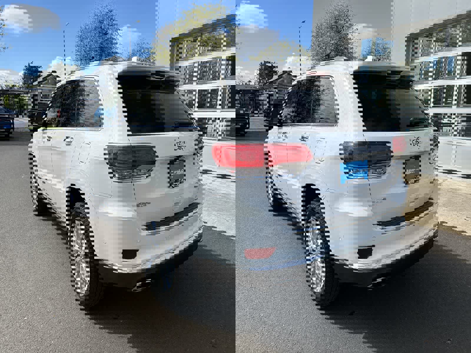 Used 2018 Jeep Grand Cherokee Summit image 3