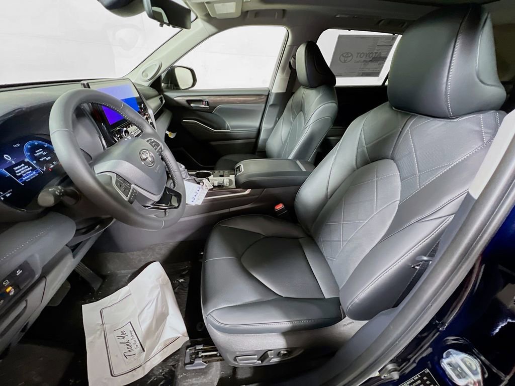 Certified 2026 Toyota Highlander Platinum image 19