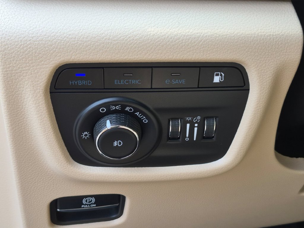 Used 2023 Jeep Grand Cherokee 4WD 4xe image 13