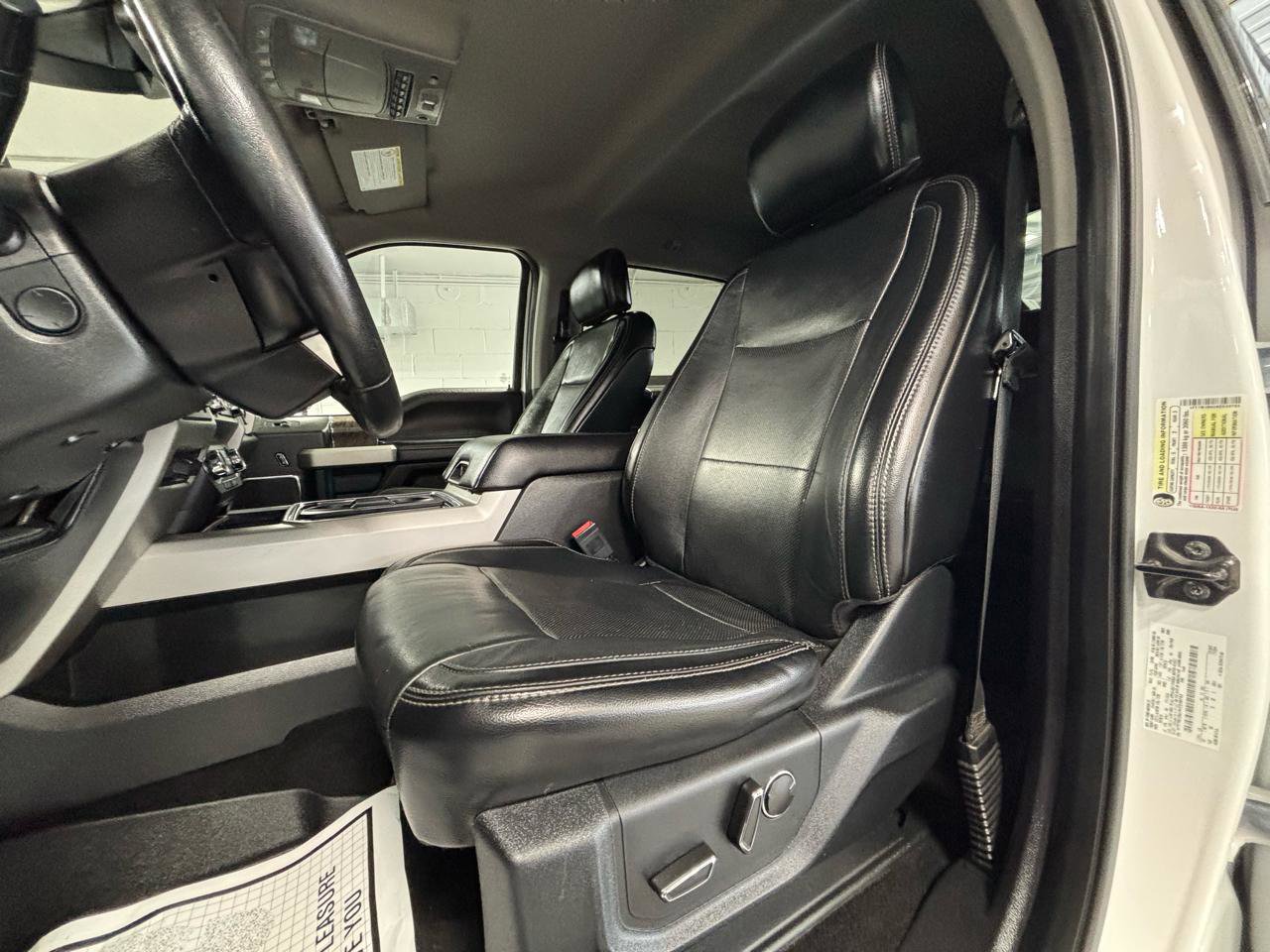 Used 2019 Ford F250 Lariat w/ Lariat Ultimate Package image 28