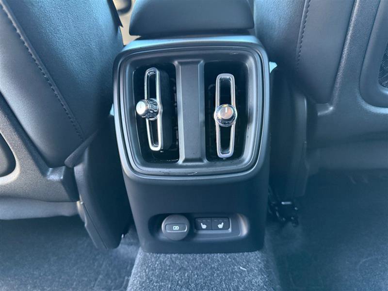 Used 2024 Volvo C40 P8 Recharge Ultimate w/ Protection Package Premier RWD image 33