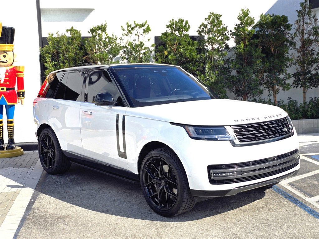 Used 2023 Land Rover Range Rover SE image 2
