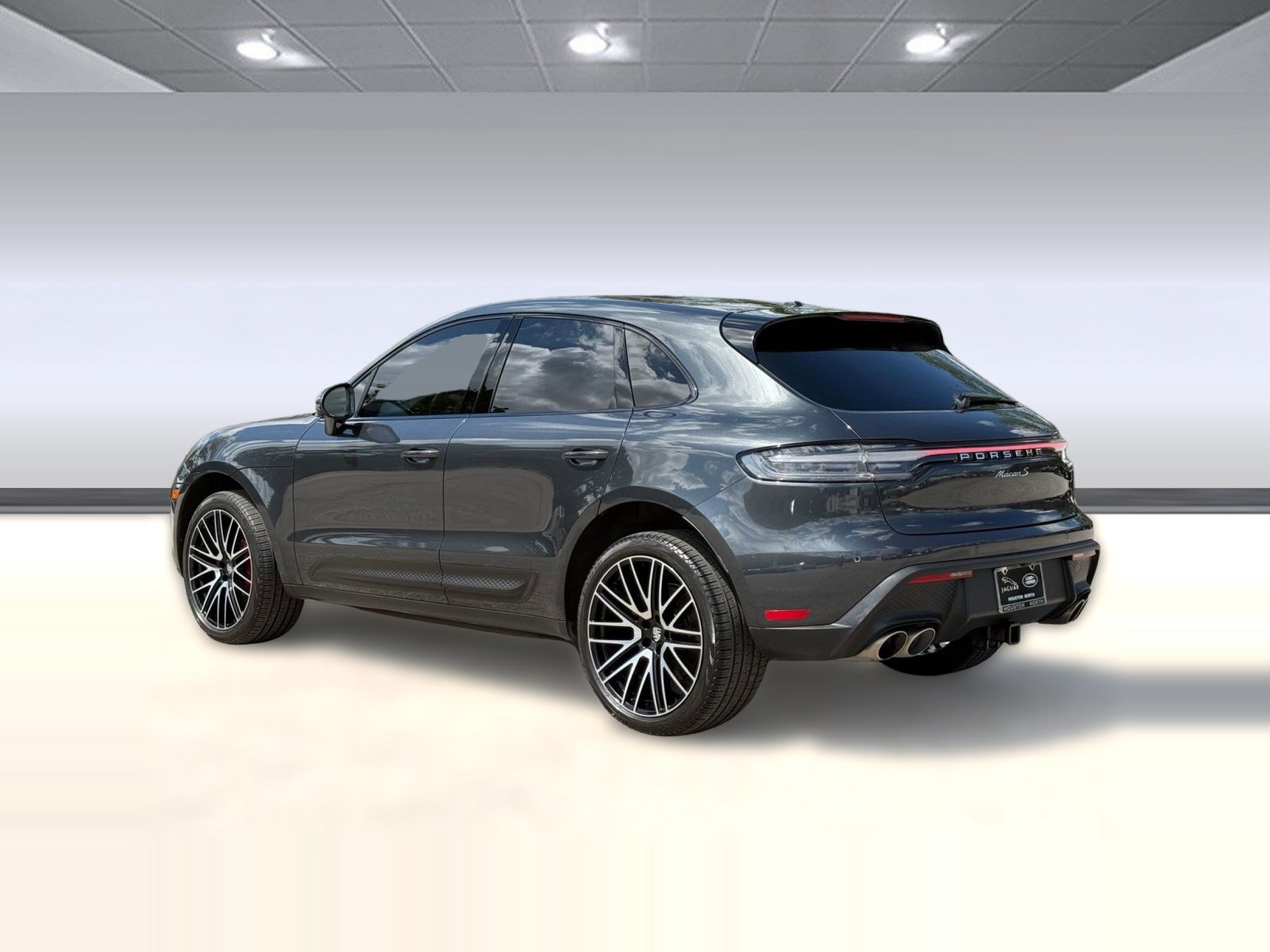 Used 2024 Porsche Macan S AWD/4WD image 3