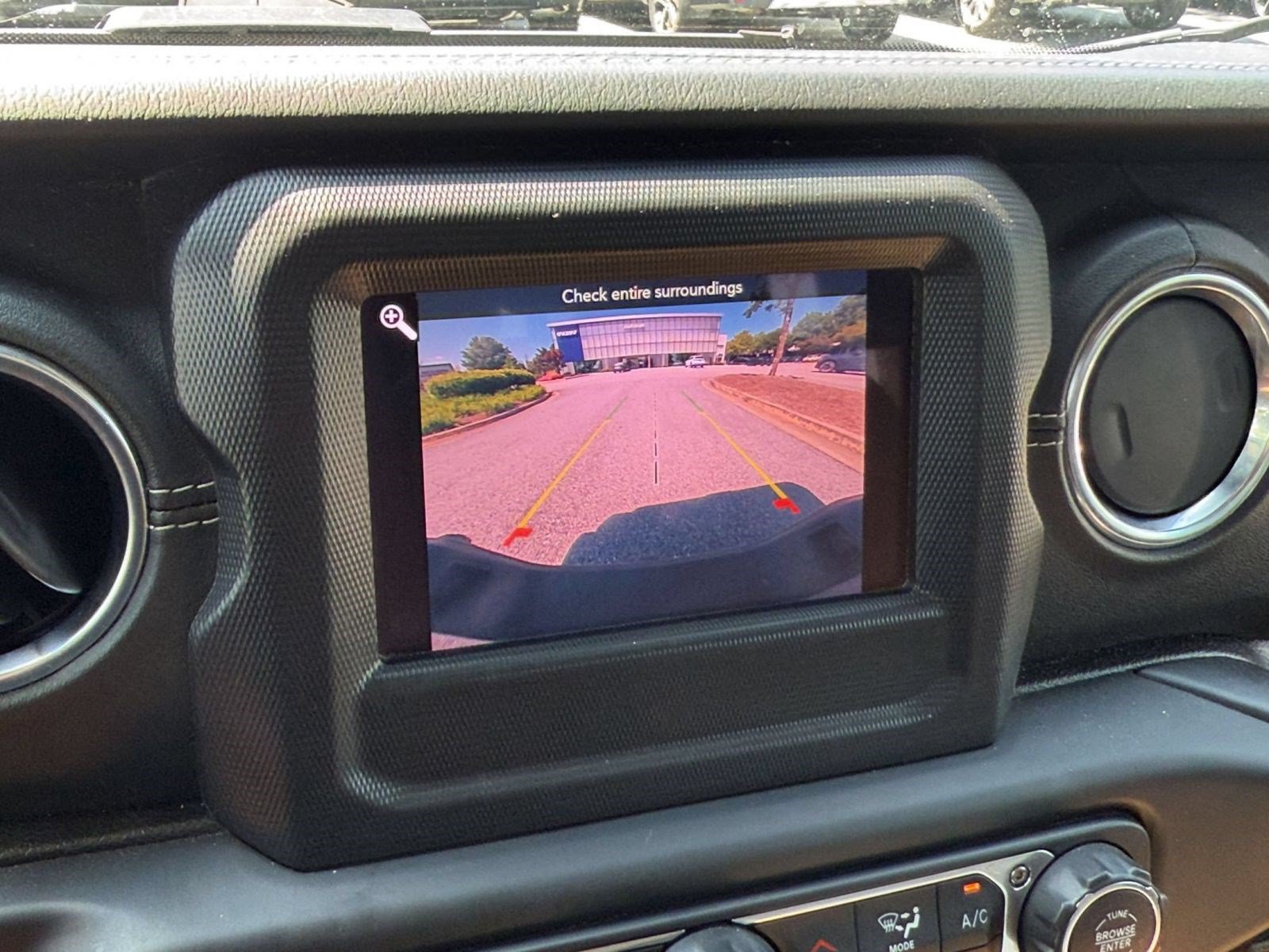 Used 2020 Jeep Gladiator Overland w/ Safety Group AWD/4WD image 18