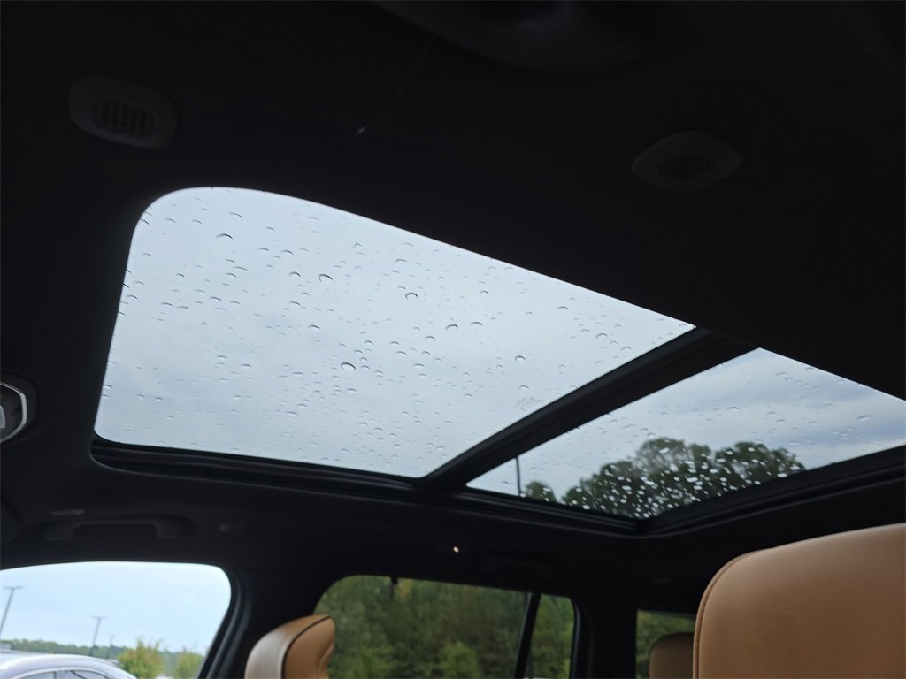 New 2025 Jeep Grand Cherokee Summit w/ Luxury Tech Group V image 31