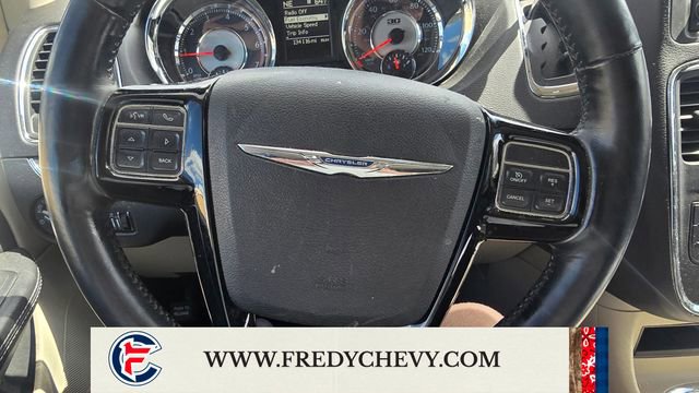 Used 2014 Chrysler Town & Country Touring-L FWD image 11