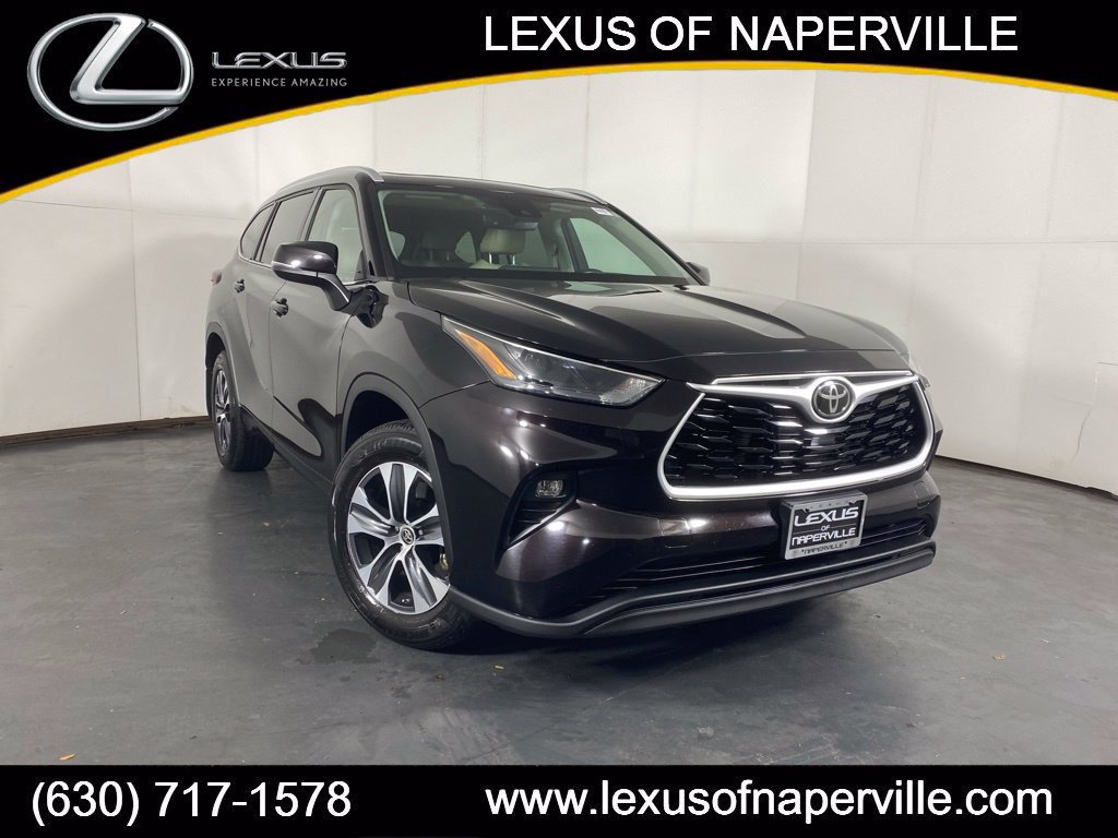 Used 2022 Toyota Highlander XLE AWD/4WD image 1
