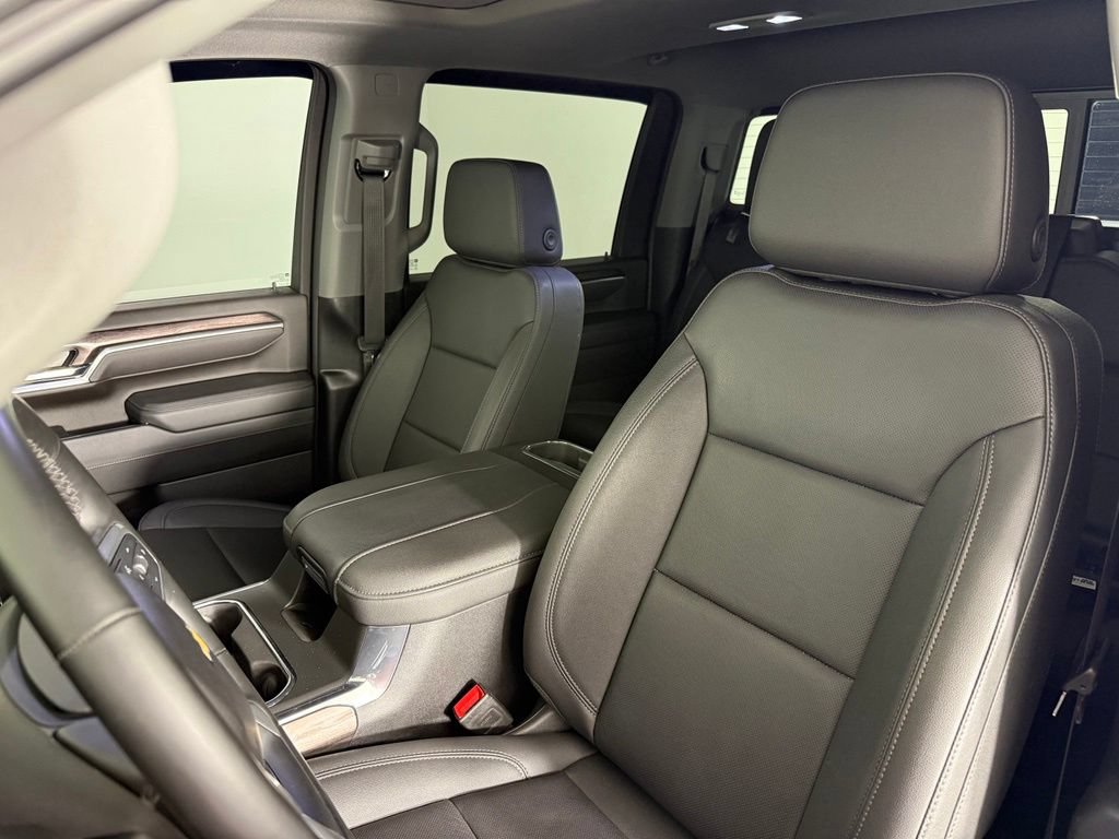 Used 2025 Chevrolet Silverado 2500 LTZ w/ LTZ Premium Package AWD/4WD image 5