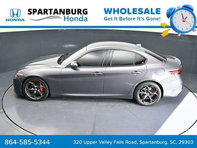 Used 2017 Alfa Romeo Giulia Ti w/ TI 19" Sport Package RWD image 31