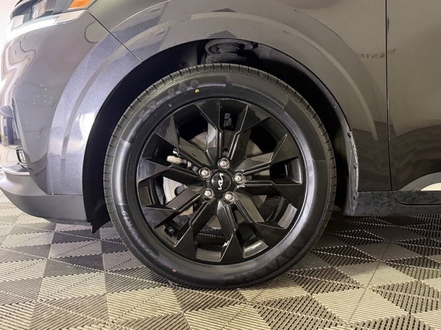 Used 2022 Kia Carnival SX image 12