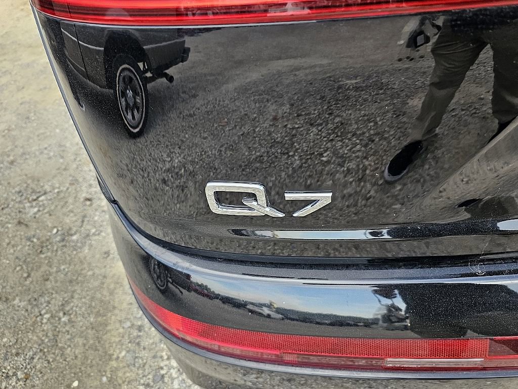 Used 2017 Audi Q7 3.0T Premium Plus w/ Premium Plus Package image 10