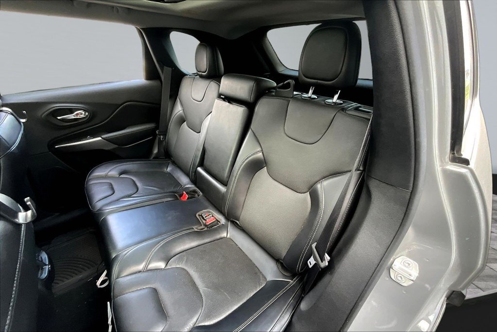 Used 2021 Jeep Cherokee Limited AWD/4WD image 18