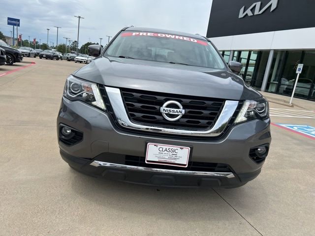 Used 2020 Nissan Pathfinder Platinum FWD image 2