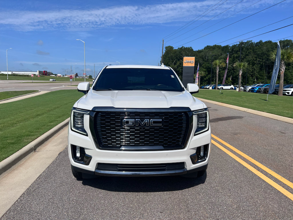 Used 2023 GMC Yukon XL Denali Ultimate AWD/4WD image 2