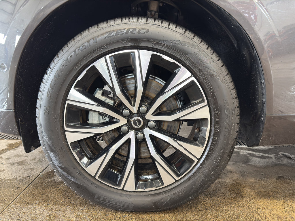 Used 2025 Volvo XC60 B5 Plus w/ Climate Package image 8