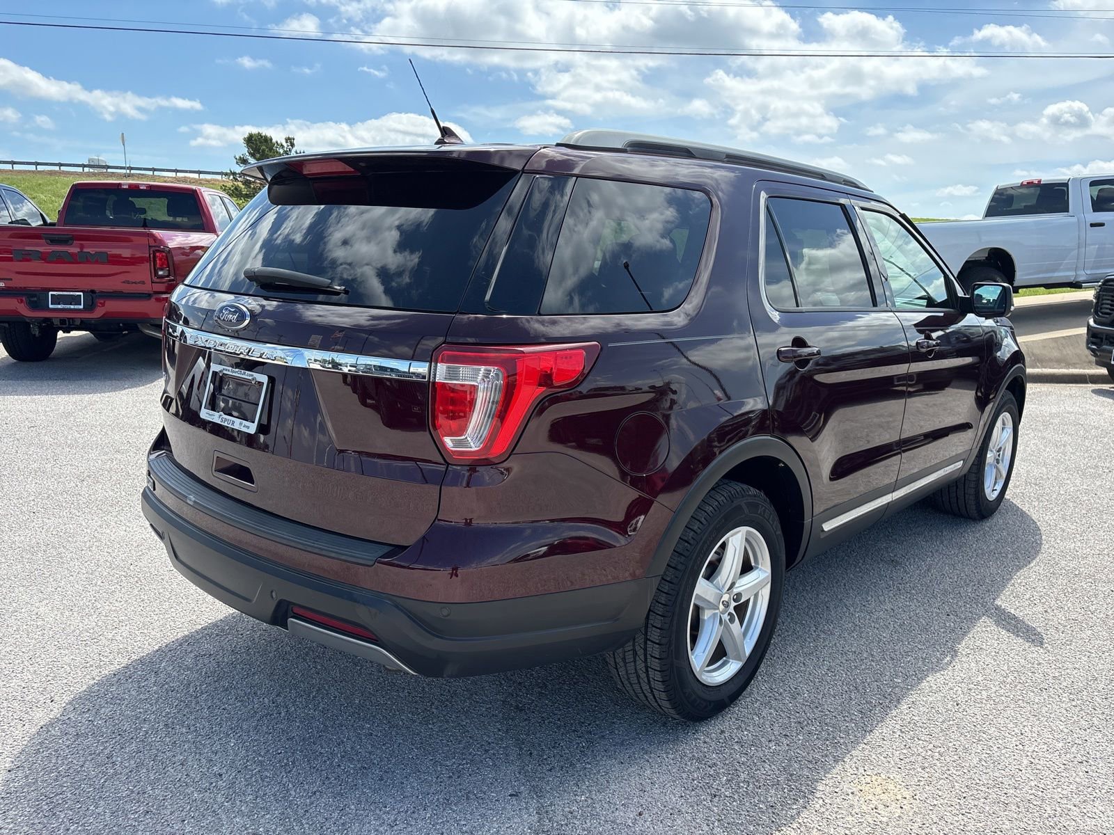 Used 2019 Ford Explorer XLT w/ Equipment Group 201A FWD image 6