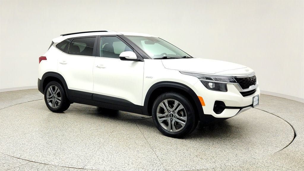 Used 2023 Kia Seltos S AWD/4WD image 3