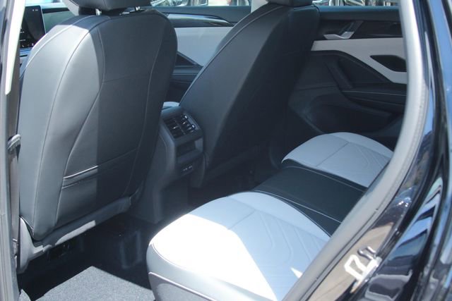 Certified 2025 Volkswagen Tiguan SE image 20