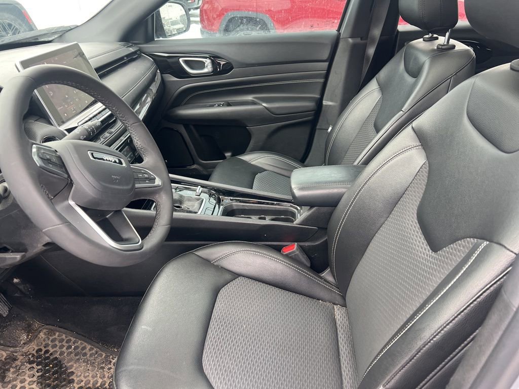 Used 2024 Jeep Compass Latitude w/ Sun and Sound Group image 19
