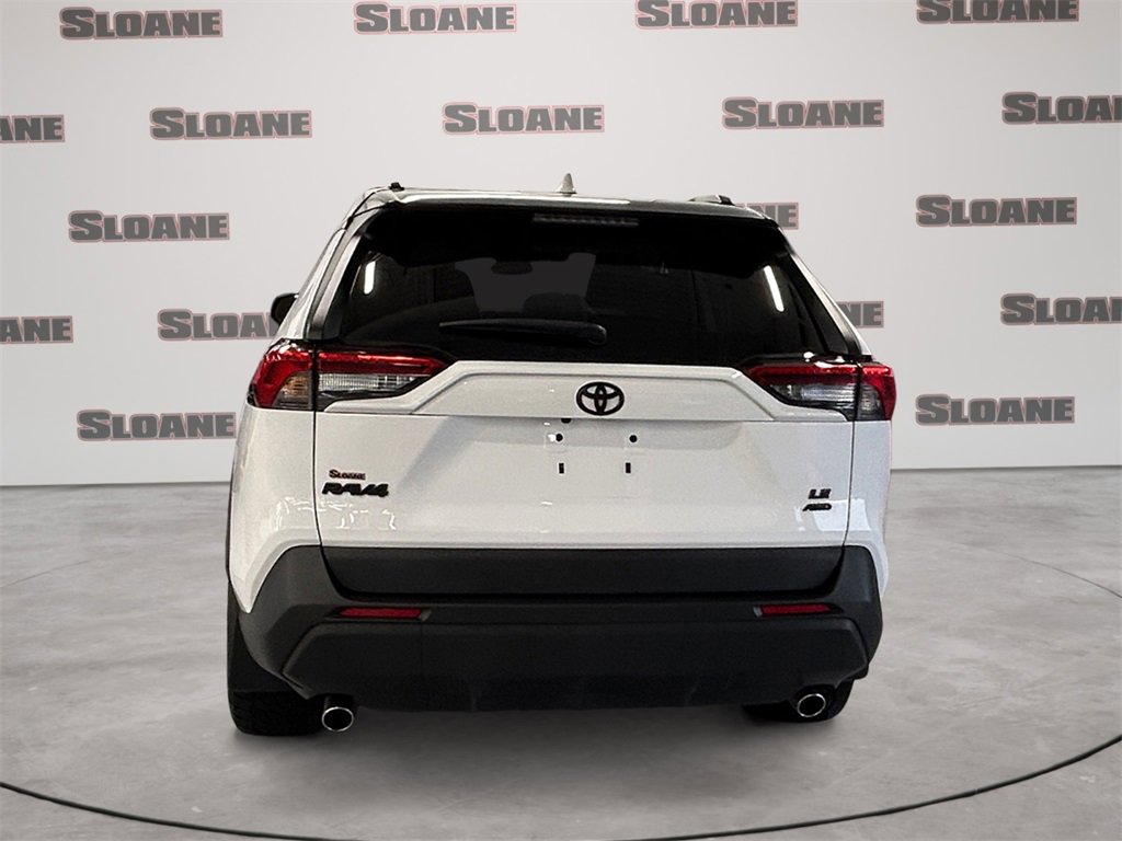 Used 2021 Toyota RAV4 LE image 4