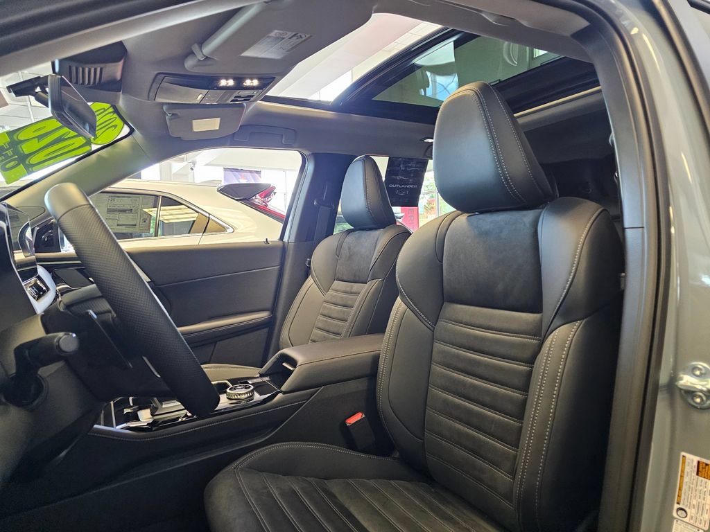 New 2026 Mitsubishi Outlander AWD image 13