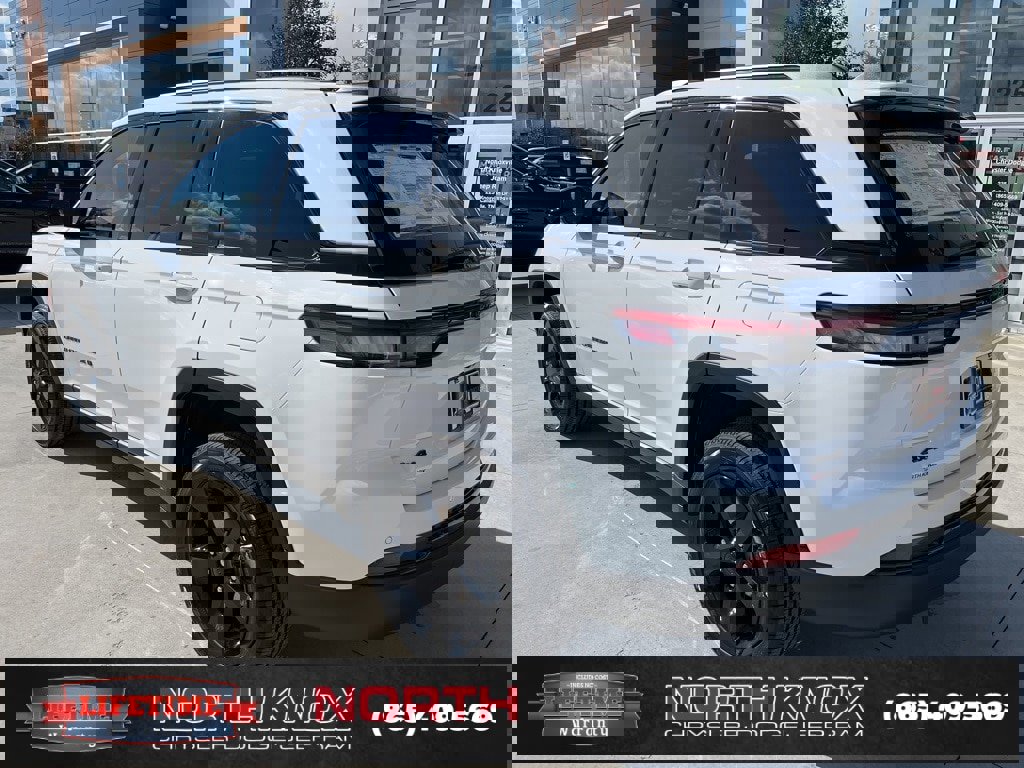 New 2025 Jeep Grand Cherokee Altitude image 19