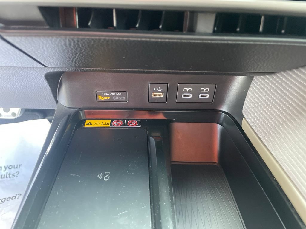 Used 2025 Toyota Camry SE w/ Convenience Package FWD image 25