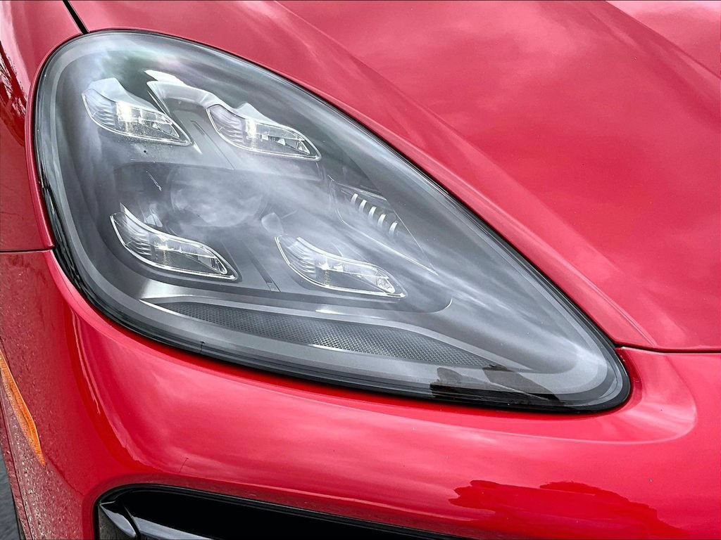 Certified 2022 Porsche Cayenne Turbo S AWD/4WD image 12