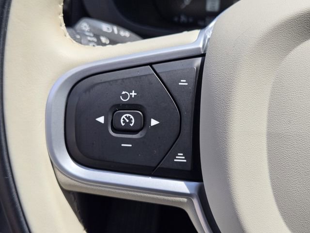 Used 2021 Volvo XC60 T5 Momentum image 29