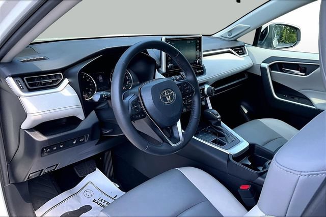 Used 2021 Toyota RAV4 XLE Premium AWD/4WD image 20