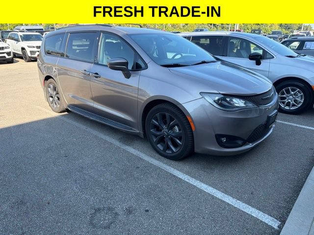 Used 2018 Chrysler Pacifica Touring-L w/ Premium Audio Group